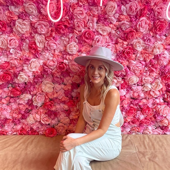 Meet your Posher, Jen - Picture 1 of 1